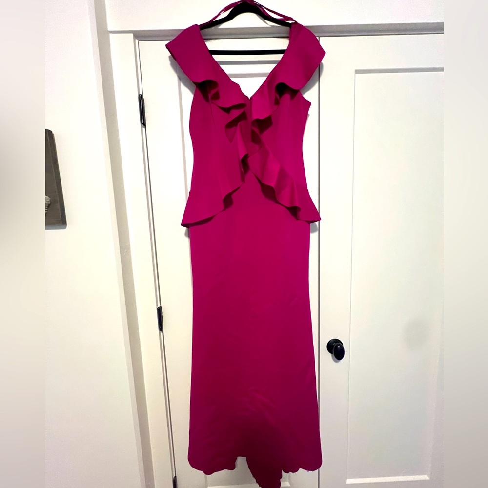 Beautiful and flattering Jessica Howard formal dress